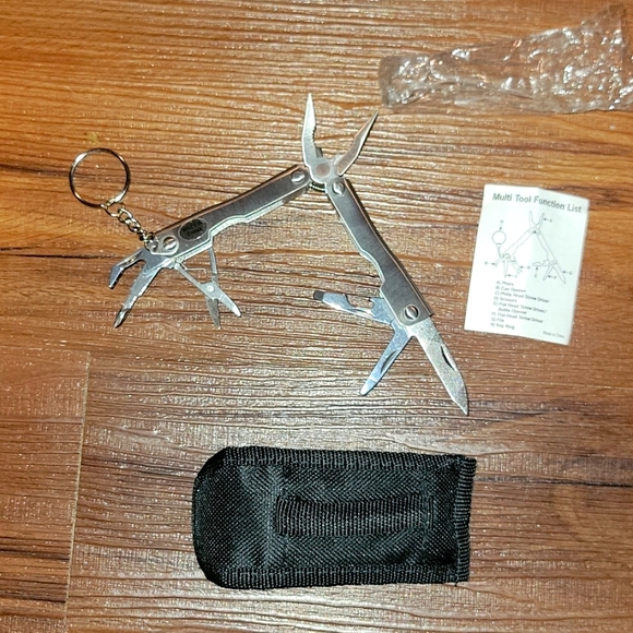 Multi-tool Keychain - Picture 2 of 5